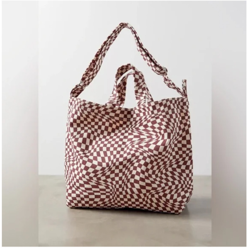 BAGGU Checkerboard Shoulder Tote in Cream and Brown - Picture 1 of 8